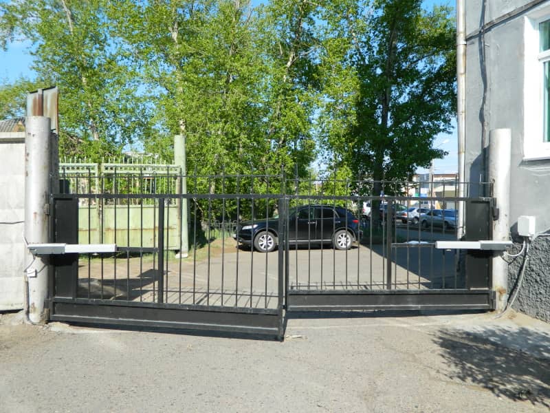 Уличные ворота DoorHan в Кирове с установкой